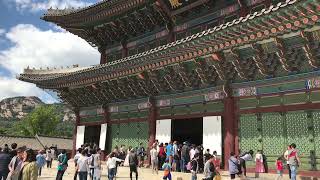 beautiful Gyeongbokgung Palace in Seoul :: must-visit place for tourist