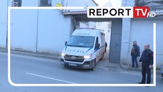 4 motorë policie dhe një furgon, momenti kur Saimir Tahiri del nga '313'-ta për t'u transferuar