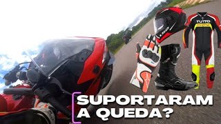 Piloto 42 PÓS QUEDA - MACACÃO TUTTO - LUVA ALPINESTARS SP 2 V3 - BOTA TEXX SUPERTECH - CAPACETE LS2