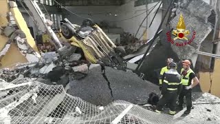 Genova, crolla ponte Morandi: i Vigili del Fuoco tra i camion accartocciati