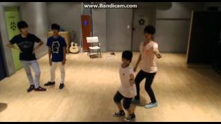 [130713] Samuel and Jisoo dancing to 'Action'