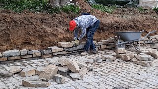 Building a stone retaining wall ?