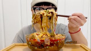 【直接吃没废话】超入味！重庆麻辣火锅滑肉猪肝米线