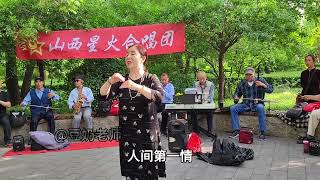 母亲节数十白发人含泪唱心声：人间第一情永远是天下父母心，戳心