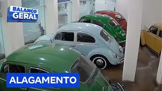 Enchente destrói loja de carros clássicos na zona norte de SP e deixa prejuízo de quase R$ 500 mil