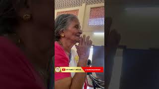 MLA യുടെ പ്രസംഗം ഇരു കയ്യും കൂപ്പി കേട്ടുനിന്ന  പ്രായമായ അമ്മച്ചി  അവസാനം പാട്ടു പാടിഡാൻസ് ചെയ്യുന്ന