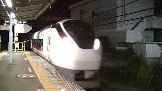 夜のJR常磐線取手駅を通過するE657系特急ときわ44号上野行き