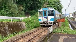 フラット音を響かせて高速通過する剣山2号