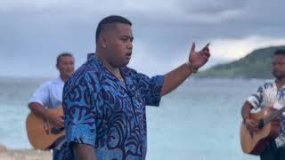 Tio Tio avec le groupe Tama Lotu Sagato Tuiseka, Sosefo Leleivai, Savea Fete, Kimi Sealeu