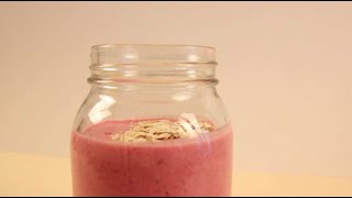 Smoothie aux fruits rouges et flocons d'avoine