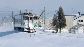 石北本線　桜岡駅鉄橋踏切　普通列車