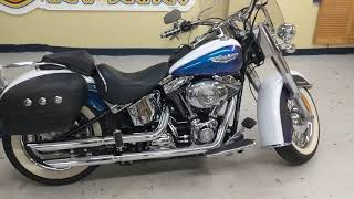 2010 Softail Deluxe in White Ice/Black Ice | CB022534