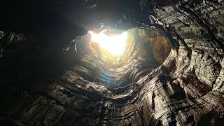 Skyscraper Sized Hole Hidden Inside Tennessee Forest. MASSIVE Cave System