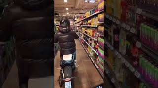 Anzeige | Mit dem Motorrad in den Supermarkt! 🚀😂