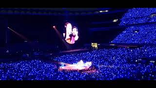 Coldplay Milano San Siro  - Chris Martin inviato un ragazzo del pubblico CESARE a cantare con lui