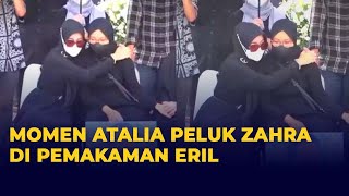 Momen Atalia Peluk Zahra di Pemakaman Eril