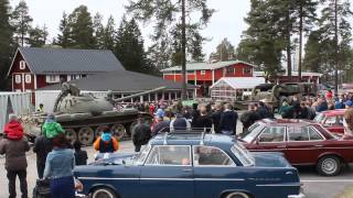 Parolan panssarimuseo kevätsawutus 2015 - Loading the T-55 on the lowboy trailer