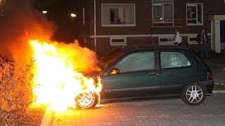 Foxhol - Geparkeerde auto aan de Eiberlaan zwaar beschadigd door brand