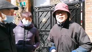 上海南京西路上静安别墅小区里的很多老人想搬走改善住房，为什么