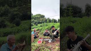 00后离婚后和爷爷奶奶的农村生活 今天给爷爷奶奶唱一首“只要有你”恩雅赛博吉他 自动挡吉他 无弦吉他