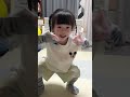 到最後一幕，我再也不敢幫她們穿襪子了！ 🤣🐱 cat 猫 catandbaby shorts