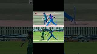 𝑯𝒊𝒔𝒕𝒐𝒓𝒚 𝒓𝒆𝒑𝒆𝒂𝒕𝒔 𝒊𝒕𝒔𝒆𝒍𝒇 📚Champions Trophy 2017 Final - Jasprit Bumrah took a wicket off a no-ball