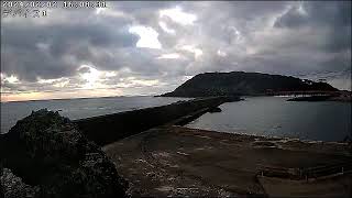 日本海に浮かぶ神秘の島、雄島。日々の周辺風景をライブカメラでお楽しみください。