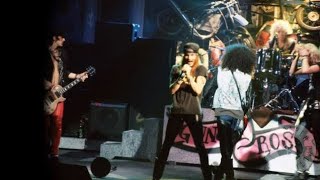 Guns N' Roses - Welcome To The Jungle Live At MTV Awards 1988 (Better Audio)