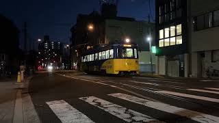 阪堺電車モ351形355号(60周年HM掲出)天王寺駅前行きとモ601形606号,モ701形709号我孫子道行き発着シーン