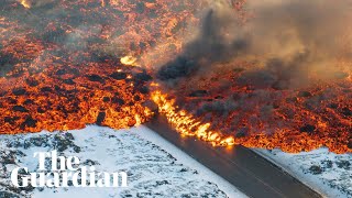 Iceland: lava engulfs road, forcing Blue Lagoon to close