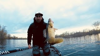 THIS IS WHY I LOVE RICE LAKE~ How to Jig River WALLEYE