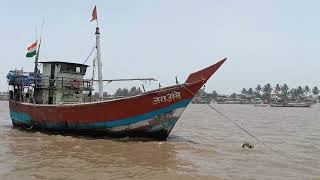 Fishing Boat on Anchor ⚓ Dahanu Khadi