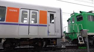 【入場回送 東上線 51093F】 秩父鉄道線内 甲種輸送 デキ505牽引でTJライナーが羽生駅にやって来た!! 降りしきる雪の中 伊勢崎線を自走し南栗橋へ ＆ 単機のデキもダブルパンタが似合ってる