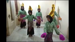 TARI TEMPURUNG KELAS 3 PUTRI MI KHR ILYAS MADURETNO