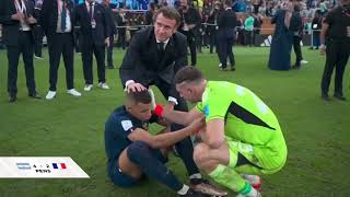 France president Macron and Argentina's Martínez comfort Mbappe after loss  FIFA World Cup 2022™