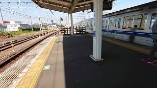 西武池袋線狭山ヶ丘駅に到着する6000系電車 6000 series train arriving at Sayamagaoka Station on the Seibu Ikebukuro Line