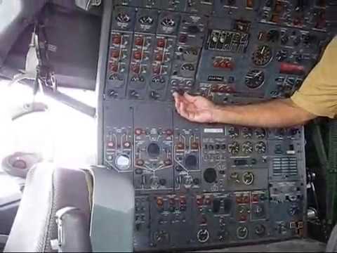 Boeing 727 Cockpit