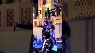 Shahrukh Khan grooving to the Arabic Version of his Pathan Movie song in Dubai Mall.jhume jo pathan