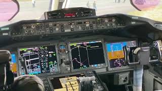 A glance at the cockpit of the Boeing 777X