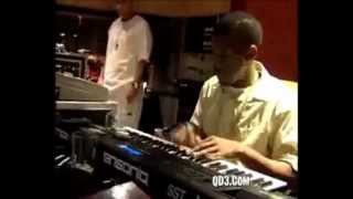 ★ Kanye West In The Studio Making Beats (NEW) ★