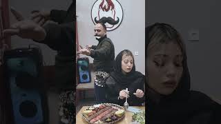 وقتی مشتری صد دلاری می‌زنه وسط و مدیر می‌شه رقصنده اختصاصی! 💵💃🍴