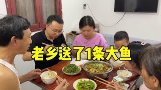 苍溪老乡送了1条大鱼，晚饭做酸菜鱼片，野生的味道就是鲜 #乡村美食