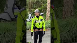 就喜欢🐰兔子警官凶的时候生气的样子 也喜欢兔子警官笑的这么可爱 笑和生气变化好快哦#