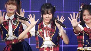 BNK48 L - วันใหม่ @ BNK48 13th "Iiwake Maybe" Roadshow Mini Concert [Fancam 4K 60p] 230506