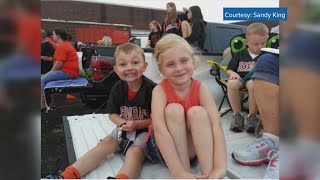 10Tailgate: Fans watch Greenback play from their tailgates