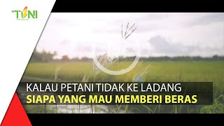 Petani Tetap Pergi Ke Sawah Supaya Perekonomian Tidak Goyah