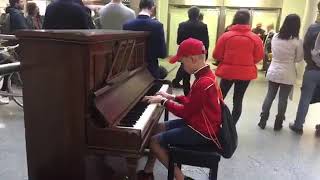Piano rendition of Don’t stop believing by Journey at St Pancras Kings Cross railway station