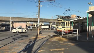 とさでん交通の後免町停留場付近の線路軌道と停車中の土佐電気鉄道600形