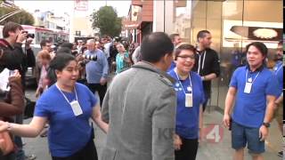 Doors Open at Apple Store on Chestnut