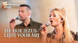 Zie hoe Jezus lijdt voor mij (met: Wij verhogen U) - Nederland Zingt